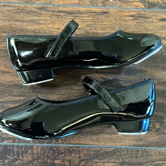 Spotlights Tap Shoes - Picture 2 of 5
